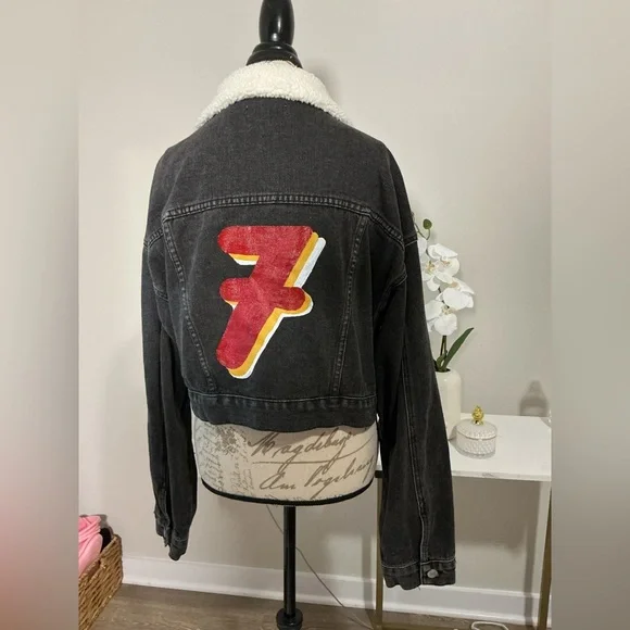 PacSun Women's grey Denim Jacket with White Sherpa Collar - Picture 2 of 9